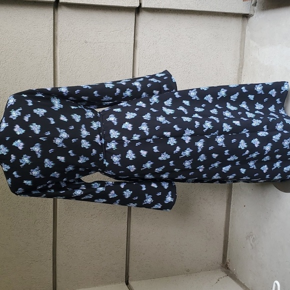 H&M- PLUS SIZE WRAP DRESS - Picture 3 of 4